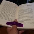 20251001_073213.jpg Приспособление для чтения одной рукой Держатель страниц книги Держатель для пальцев Держатель для книг малый
