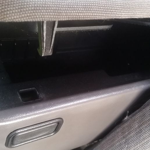 20170923_110702.jpg Ford Ranger Apoyabrazos/Consola central Pestillo