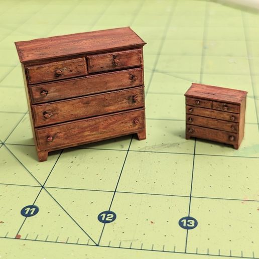 2dresser-1.jpg 1:24 Five Drawer Dresser- working and solid versions