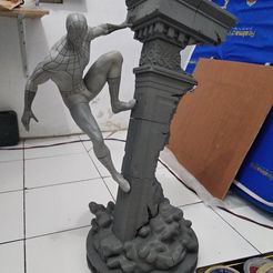 IMG_20190922_180828.jpg La estatua del Hombre Araña en forma de abanico con impresión en 3d.