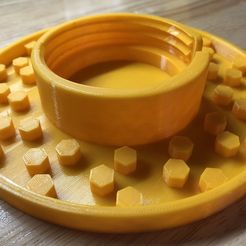 Bee_Feeder_Threaded.png Free 3D file Bee Feeder and Waterer (Threaded)・3D print design to download