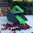 4E043F39-1250-4A56-A7CF-56D76ADAA5B1.jpeg Berry picker, berry comb, berry harvester, handheld berry harvester, garden tools, garden hack, blueberry picker, 3D print berry picker, garden harvester