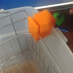 118becf1-050f-4c92-b120-9ea2890b01e5.jpg Free STL file Wash & Cure basket hanger・3D printer model to download