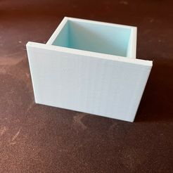Blythe-kastje-schof.jpg Free 3MF file Drawer to go with the Blythe/Barbie Clothing Rack instead of Magnet doors・3D print design to download