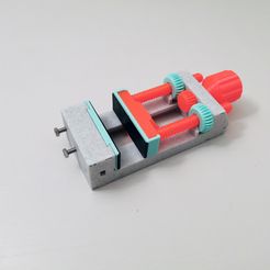 IMG_20201004_194433.jpg Free STL file Machine Vise with M5 Mount Nuts・3D printer model to download