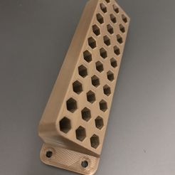 IMG_8549.jpg Archivo STL SOPORTE PARA LOS TROZOS DE PARED PARA ATORNILLAR・Modelo de impresión 3D para descargar