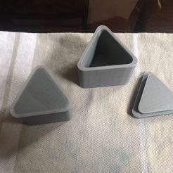 WhatsApp-Image-2021-07-14-at-15.51.34.jpeg Archivo STL Prensa de shampoo sólido triangular・Plan de impresión en 3D para descargar
