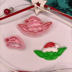 il_1140xN.4232569924_lmky.jpg Weihnachten Grogu Weihnachtsmannmütze Polymer Ton Ohrring Ausstecher ( gespiegelt )