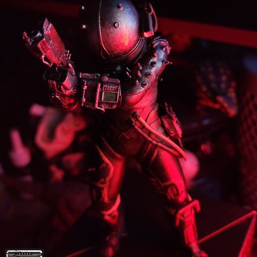 3.jpg The Traveler Figure - Cronos