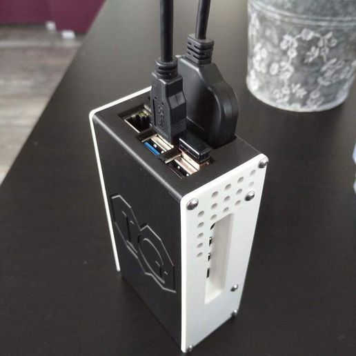 IMG_20211026_162904_1.jpg Caixa para Raspberry Pi 4 com suporte para 2,5 HDD(SSD)