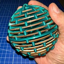 4fa8d206-ab80-411a-b711-39ec1aa4bf6c.jpg Archivo 3D gratis Bola de Navidad para el árbol de Navidad - atornillada・Objeto imprimible en 3D para descargar