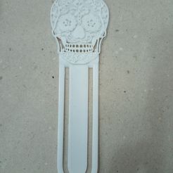 - en *, * . Se * + ~~ + si e Om » ; rey . Sa (i188 @ 644) ‘Yee@@ea! STL file Mexican skull bookmark・3D print design to download