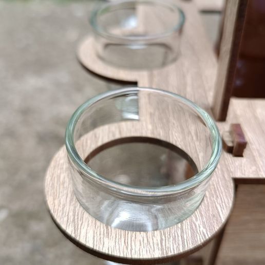 viber_image_2025-10-25_22-19-10-932.jpg Cadeira de baloiço para garrafas e copos de shot, DXF