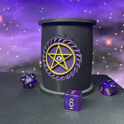 9f450b62-64c5-49bd-a9f3-bbf464149b9b.jpg Кубок DnD Warlock Dice Cup