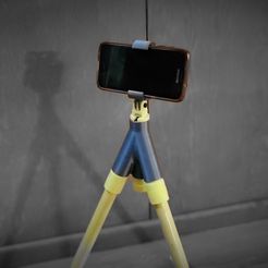 20191015_221315.jpg Archivo STL gratis Soporte para teléfono móvil para el Insta-tripod・Modelo de impresión 3D para descargar