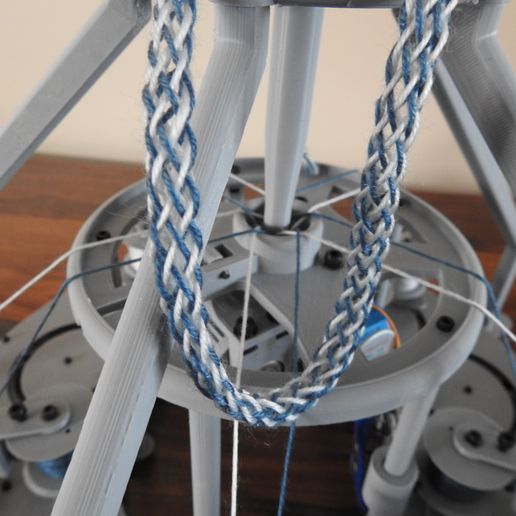 DSCN3431.JPG Maypole Braiding Machine