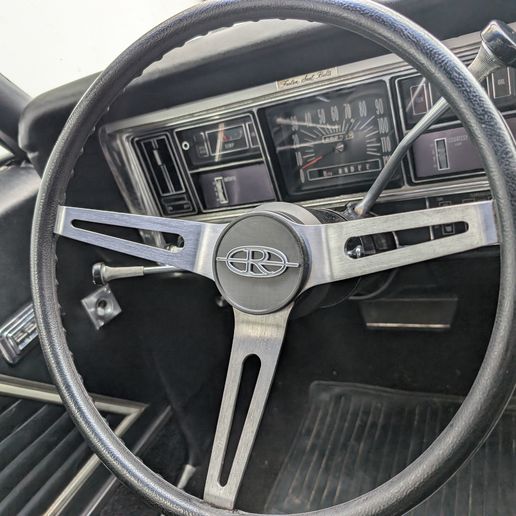center of the steering wheel Corvette C3