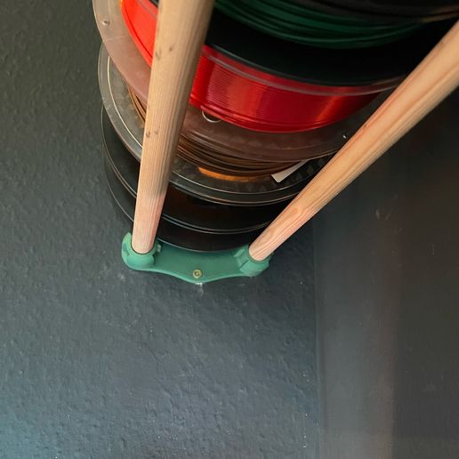 0150064a1ffecbaf934c71fc022d5594dcd2b2edcb.jpg Filament shelf small and stronge