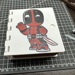 IMG_0628.jpeg Chibi Deadpool Print in Place box - 2 versiones; ESTO ES SÓLO PARA LA VERSIÓN DE DEADPOOL