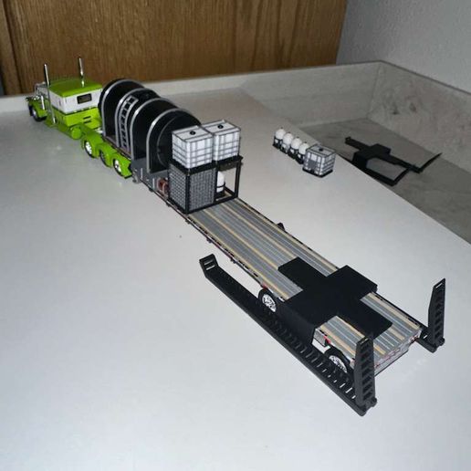 WhatsApp-Image-2025-12-31-at-8.47.50-AM.jpeg Semi reboque pulverizador à escala 1/64