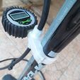 addc427c-b52e-4578-b7ce-fa867565e53a.jpg PRESIÓN DIGITAL PARA BOMBA DE BICICLETA