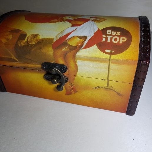 20171104_182000.jpg Pirate box, lock box