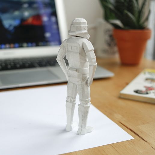 lowpoly_starwars_stormtrooper3.jpg Low-Poly Spielzeug