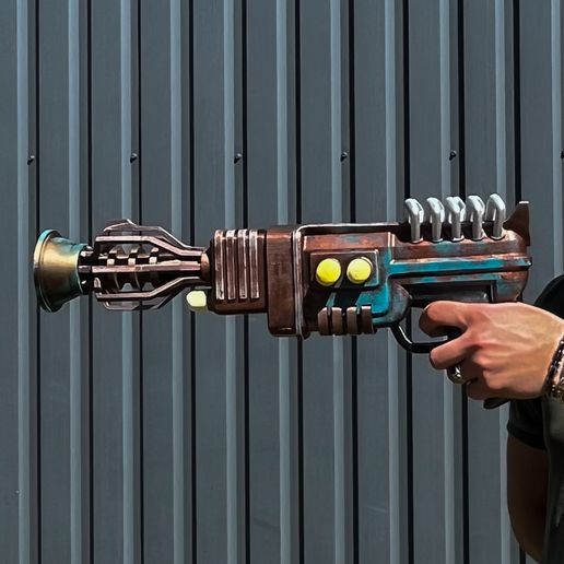 Recharger-Pistol-Replica-–-Fallout-New-Vegas-Blasters4Masters-1.jpg Recharger Pistol Fallout New Vegas Prop Replica