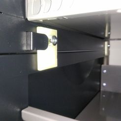 IMG_20180223_170307.jpg Ikea ERIK cabinet third drawer locking mechanism