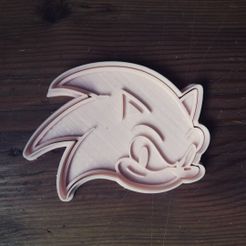 100604347_1674977219322691_1132846415148482560_n.jpg Sonic cookie cutter