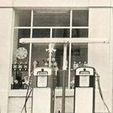 Pompes_essence_anciennes.jpg H0 vintage gazoline pump