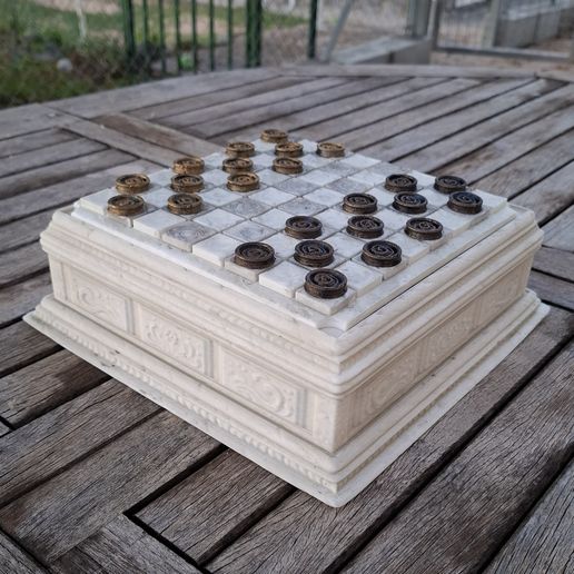 checkers-1.jpg Fancy old box with checkers / chess board