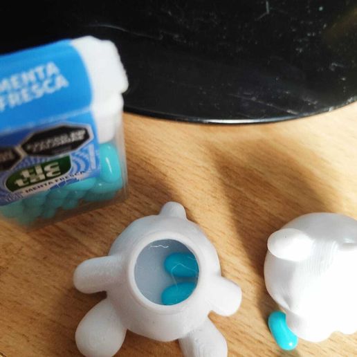 WhatsApp-Image-2025-11-04-at-17.46.37.jpeg bear flask keychain