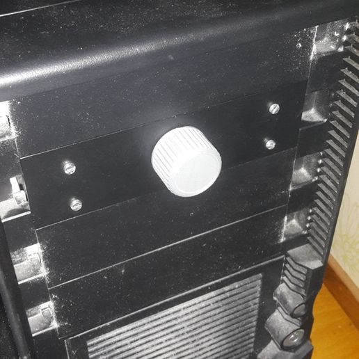 20170927_200405.jpg Custom fan controller mount to 5.25" drive bay