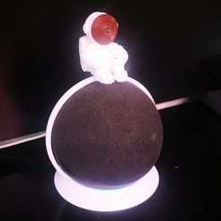 20221124_132620.jpg Fichier STL Supporter Alexa Echo Dot 4a et 5a Geração Astronauta na Lua・Modèle à télécharger et à imprimer en 3D