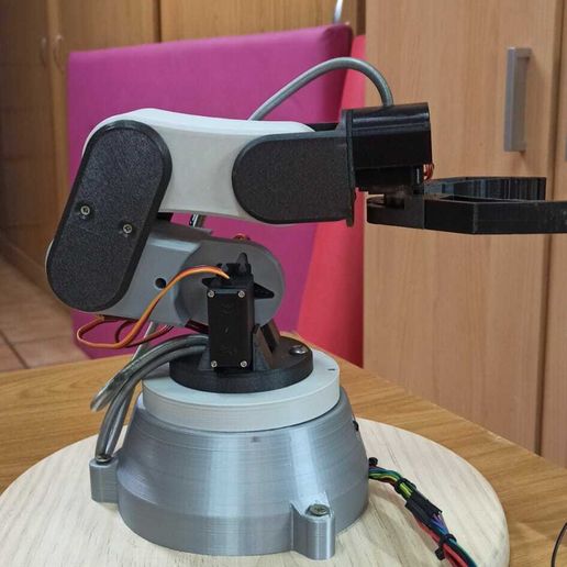 WhatsApp-Image-2023-05-14-at-18.08.14.jpeg 4-axis robotic arm