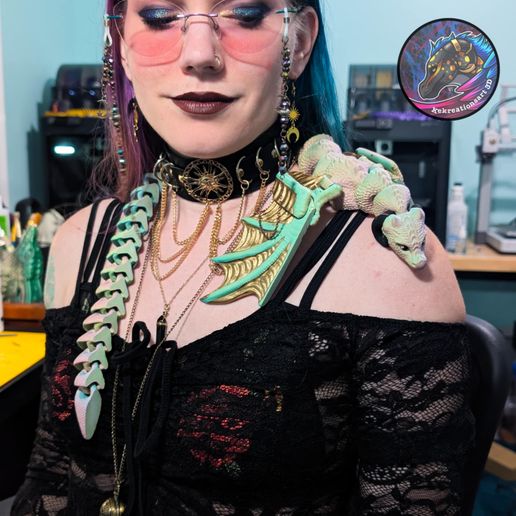 ee93c97e-34bd-47de-9b27-1b9a7cd2ab6a.jpg Flexi Shoulder Drape Wyrm