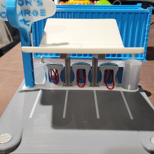 20231018_200110.jpg Station de recharge pour véhicules électriques - échelle 1/64