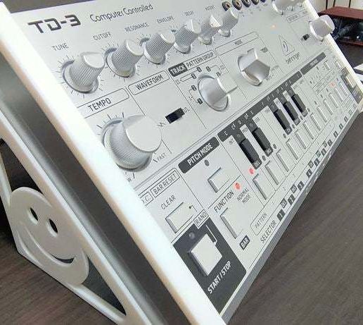 IMG20200401205611.jpg Behringer TD-3 Smiley Stand