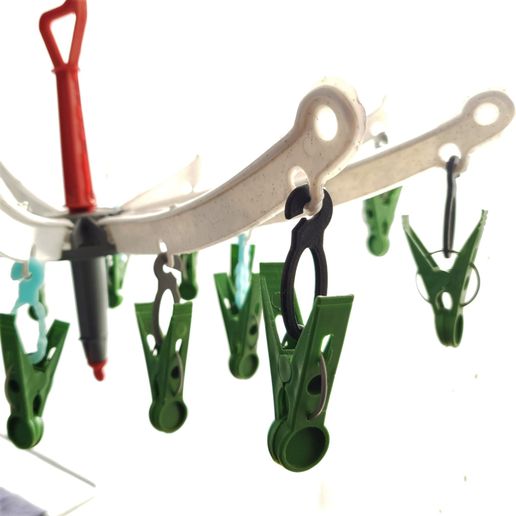 20211208_100145.jpg Remplacement du crochet du cintre à chaussettes