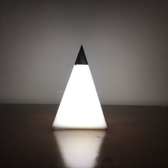 IMG_8556.JPG Pyramid's light LED 230V for bedroom or office