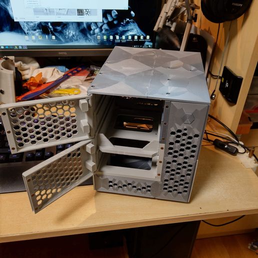 IMAG3499.jpg Netzwerkspeicher für 4x3,5" Schächte (NAS)