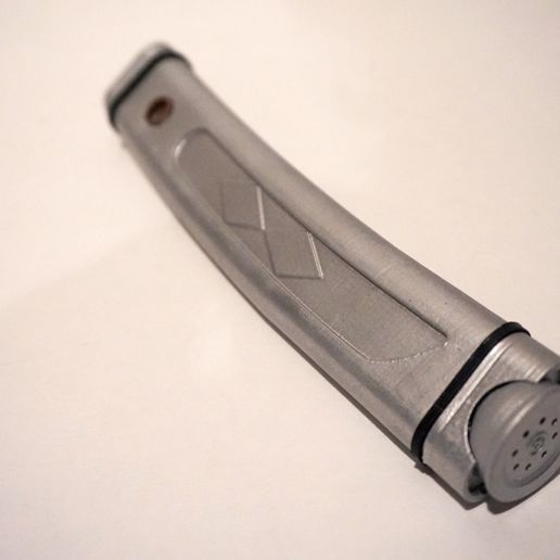 Offhand_Front.jpg アソーカ・タノのライトセーバー（反乱者たち）