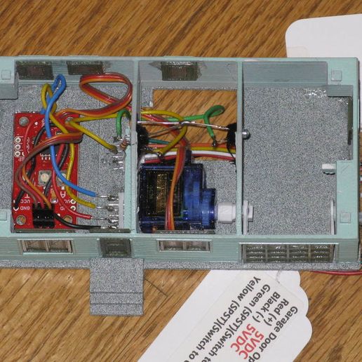 50f7aeff7f019c0b912e43d86d18456b_display_large.JPG HO Scale House with Garage Door Opener