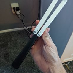 PXL_20220524_073355709.jpg 3D-Printable Balisong trainer (squiddy-style)