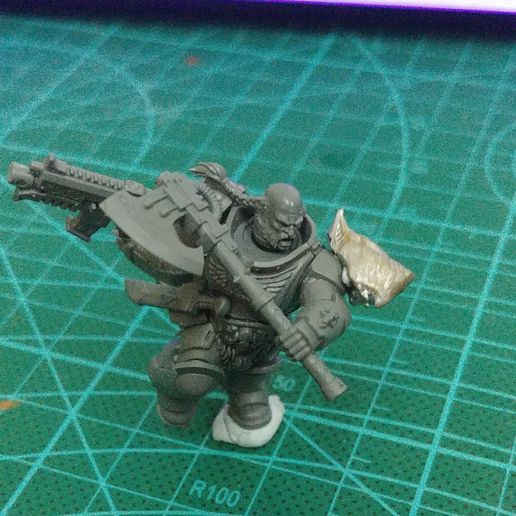 Metal_wolf_pad_1.jpg Metal Wolf Head Pauldrons