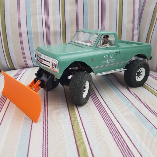 20230319_134645.jpg SCX24 Snow Plow King - réaliste et fonctionnel avec servo