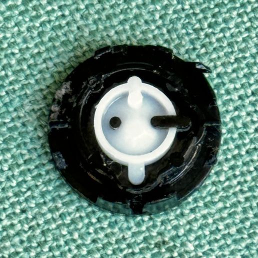 58fcbac7-cd4a-49e1-9f6f-26980f05ec65.jpeg Braun Netzschalter