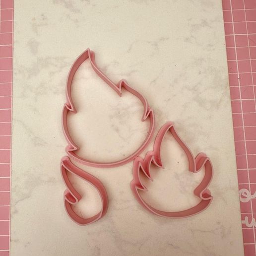 WhatsApp-Image-2025-11-26-at-11.20.49-AM.jpeg SET 3 CUTTERS