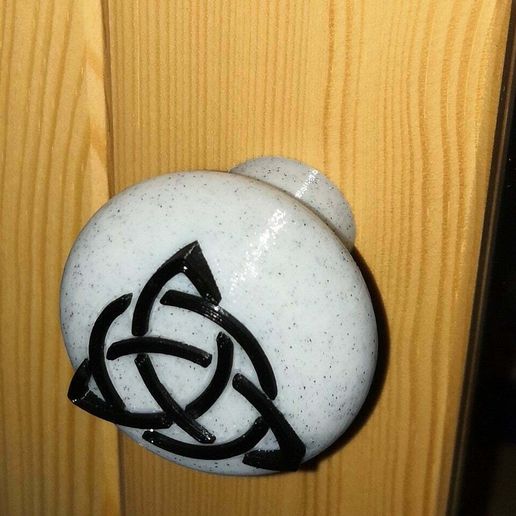 Triquetra Drawer knob - split for multi-color printing - 3D model önizlemesi